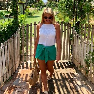 Meet your Posher, Hollis